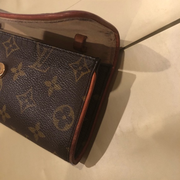 Louis Vuitton fanny pack authentic (missing strap) - Picture 5 of 8
